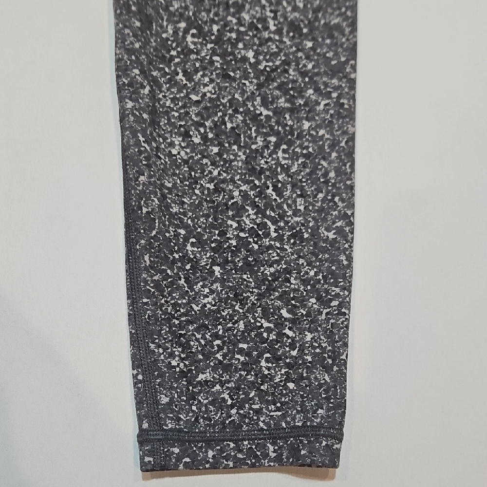 Athleta Gray Salutation Stash Pocket Tight Leggings Size MT - Picture 2 of 9